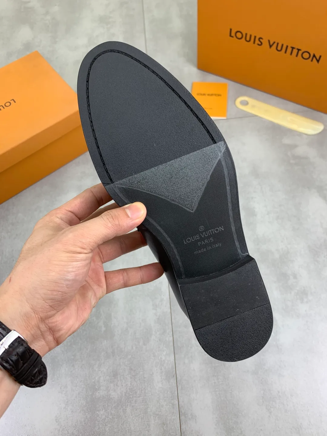 Men's Men's Shoes 💰P420 [New Style] 💰Yangli💎💎💎[Louis Vuitton] LV high-end men's formal business leather shoes, original order 1:1! Original imported calfskin, original metal buckle, imported sheepskin lining for feet, original outsole, men's shoe size: 39-45 (38.46 customized) black optional